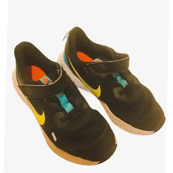 Nike Unisex-Child Revolution 5 Running Shoe - Picture 1 of 6